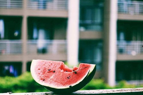 踮起脚吃瓜,体验踮起脚吃瓜的独特风情