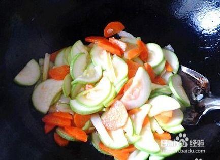 奶妈可以吃茄瓜吗,茄瓜，哺乳期妈妈的健康选择