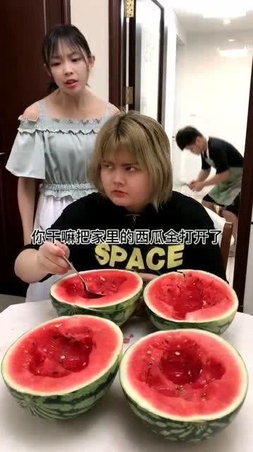 婆婆让吃瓜,共享夏日清凉——婆婆的瓜果盛宴