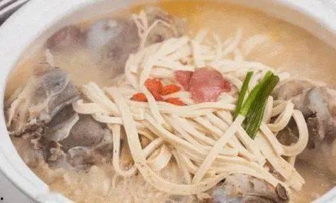 瓜沥吃砂锅鸭头,砂锅鸭头，舌尖上的诱惑