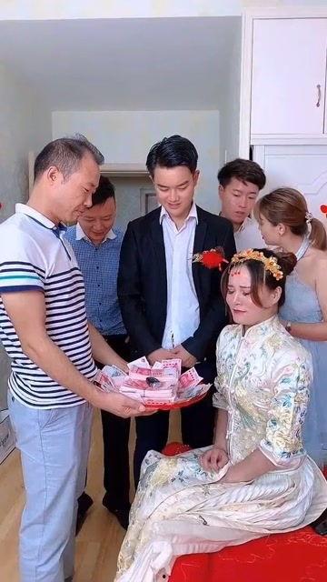 新郎发脾气吃瓜,吃瓜解忧背后的情感纠葛