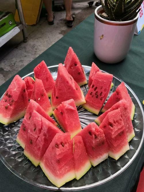 卖马王吃瓜,卖马王与吃瓜群众的趣味故事