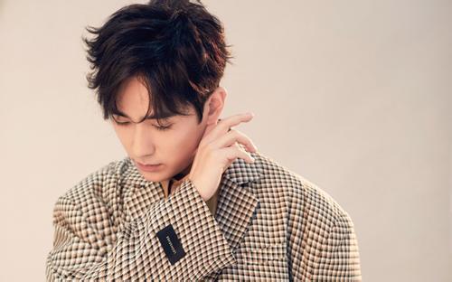 认真吃瓜陈同学,揭秘“认真吃瓜”陈同学的瓜田传奇