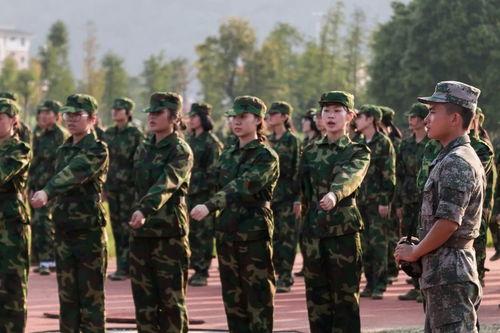 高能军训现场带你吃瓜