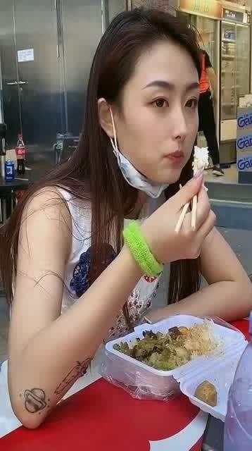 学院女神吃瓜事件