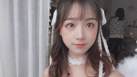 瞳瑶吃瓜